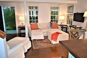 Simonton Court Historic Inn & Cottages