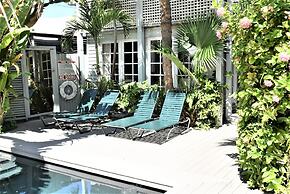 Simonton Court Historic Inn & Cottages