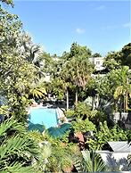 Simonton Court Historic Inn & Cottages