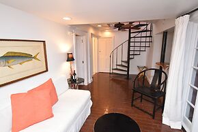 Simonton Court Historic Inn & Cottages