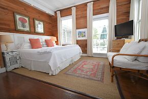 Simonton Court Historic Inn & Cottages