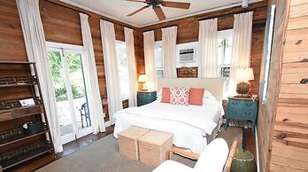 Simonton Court Historic Inn & Cottages