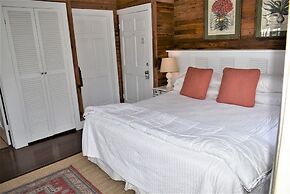 Simonton Court Historic Inn & Cottages