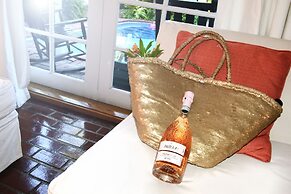 Simonton Court Historic Inn & Cottages