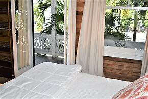 Simonton Court Historic Inn & Cottages