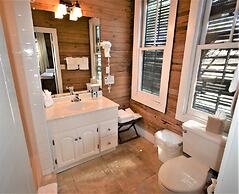 Simonton Court Historic Inn & Cottages