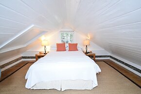 Simonton Court Historic Inn & Cottages