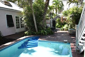 Simonton Court Historic Inn & Cottages