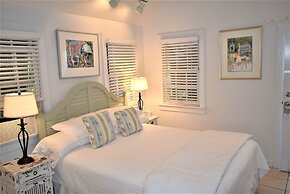 Simonton Court Historic Inn & Cottages