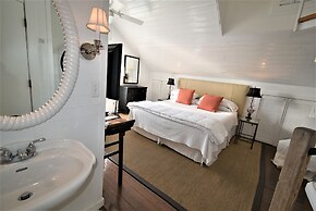 Simonton Court Historic Inn & Cottages