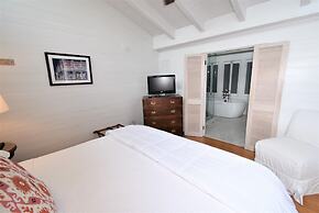 Simonton Court Historic Inn & Cottages