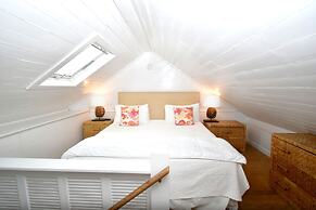 Simonton Court Historic Inn & Cottages