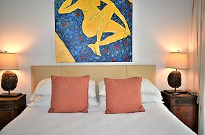 Simonton Court Historic Inn & Cottages