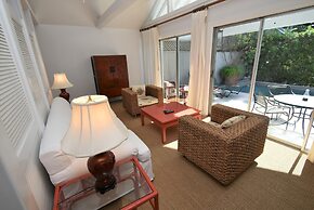 Simonton Court Historic Inn & Cottages