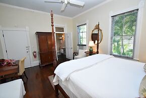 Simonton Court Historic Inn & Cottages