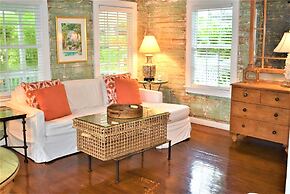 Simonton Court Historic Inn & Cottages