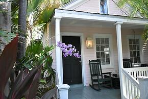 Simonton Court Historic Inn & Cottages