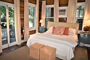 Simonton Court Historic Inn & Cottages