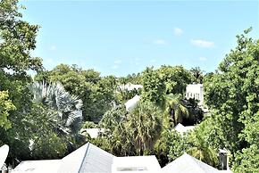 Simonton Court Historic Inn & Cottages