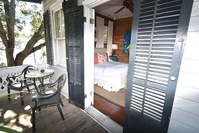 Simonton Court Historic Inn & Cottages