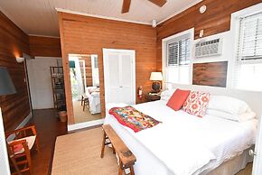 Simonton Court Historic Inn & Cottages