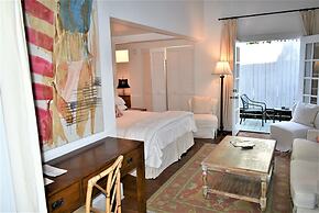 Simonton Court Historic Inn & Cottages