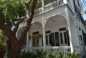 Simonton Court Historic Inn & Cottages