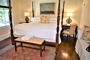 Simonton Court Historic Inn & Cottages