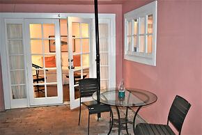 Simonton Court Historic Inn & Cottages