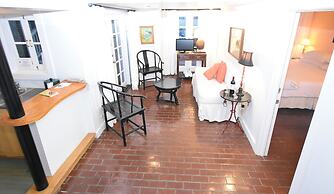 Simonton Court Historic Inn & Cottages