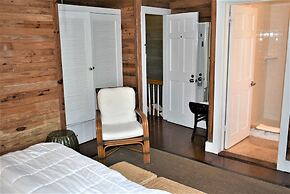 Simonton Court Historic Inn & Cottages