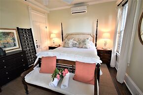 Simonton Court Historic Inn & Cottages