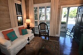 Simonton Court Historic Inn & Cottages