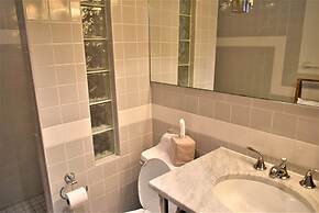 Simonton Court Historic Inn & Cottages