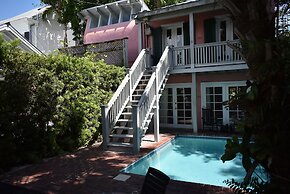 Simonton Court Historic Inn & Cottages