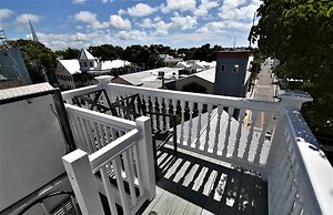 Simonton Court Historic Inn & Cottages