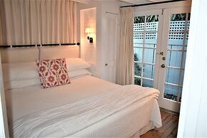 Simonton Court Historic Inn & Cottages