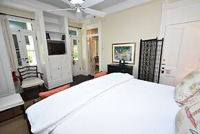 Simonton Court Historic Inn & Cottages