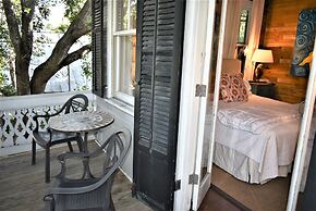 Simonton Court Historic Inn & Cottages