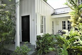 Simonton Court Historic Inn & Cottages