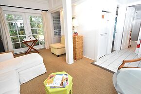 Simonton Court Historic Inn & Cottages