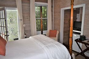 Simonton Court Historic Inn & Cottages