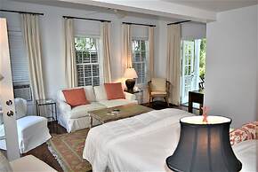 Simonton Court Historic Inn & Cottages