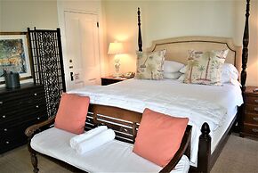 Simonton Court Historic Inn & Cottages