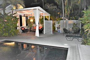 Simonton Court Historic Inn & Cottages