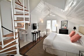 Simonton Court Historic Inn & Cottages