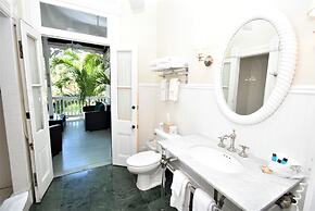 Simonton Court Historic Inn & Cottages