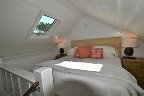 Simonton Court Historic Inn & Cottages