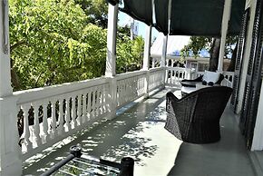 Simonton Court Historic Inn & Cottages