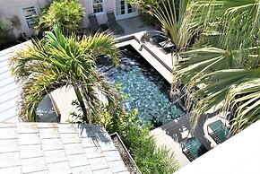 Simonton Court Historic Inn & Cottages